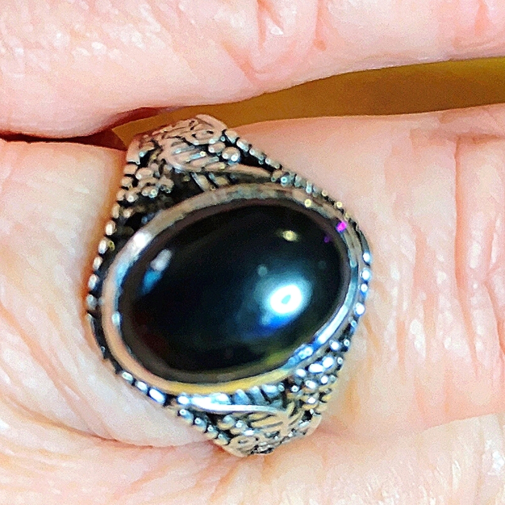 NWT-- MEN'S -SHUNGITE PEBBLED STERLING RING. SIZE 9.5